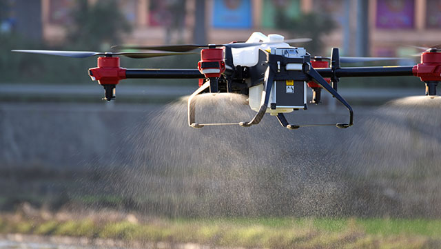 无人机成为农户应对灾情的重要利器